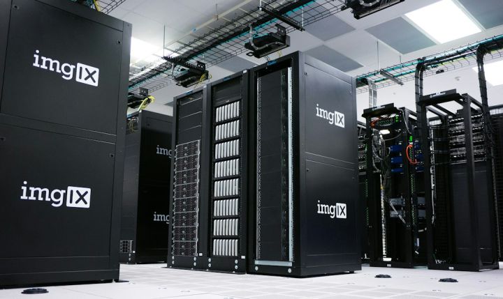 Data Storage - img IX mining rig inside white and gray room